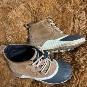 Sorel Kids Boots in Brown and Black